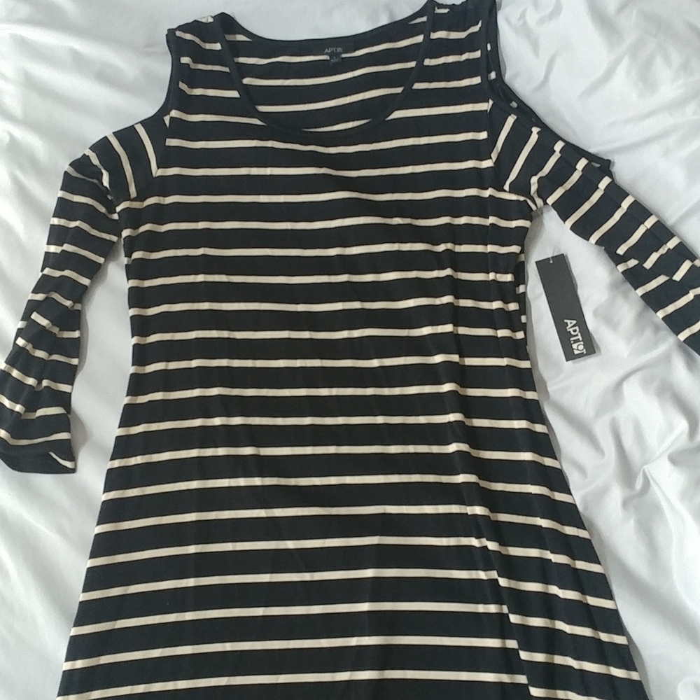 Off shoulders dress